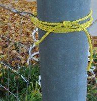 File:Fence attached to light post.jpg